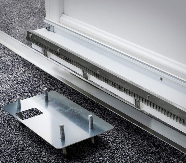 Somfy 2401294 - Mètre de crémaillère (1 x 1 mètre) basse pour portail coulissant | Compatible avec les moteurs Freevia, Slidymoove et LS