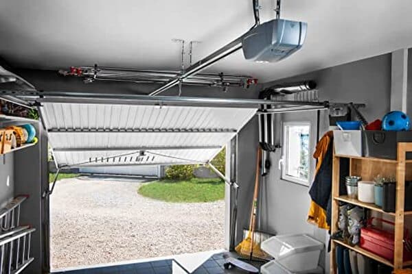 Découvrez notre analyse approfondie de la motorisation Somfy GDK 1100 pour porte de garage : performance, installation et avantages pour un quotidien simplifié