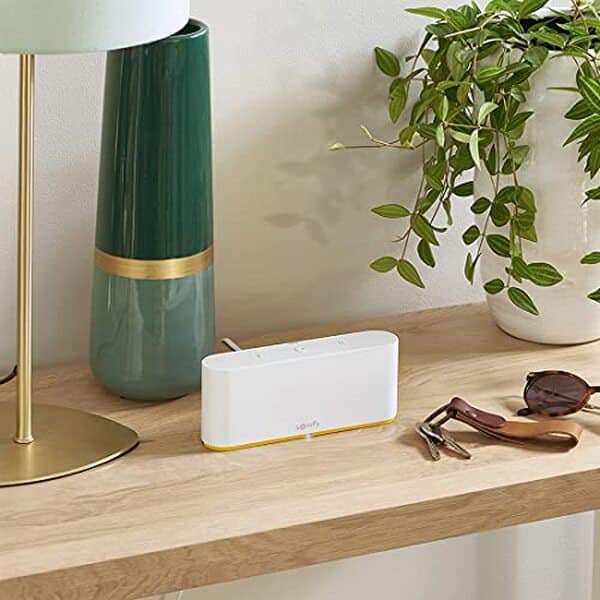 Découvrez notre test complet de la Somfy Tahoma Switch et de la prise connectée io pour automatiser et centraliser tous vos appareils connectés en toute simplicité. 